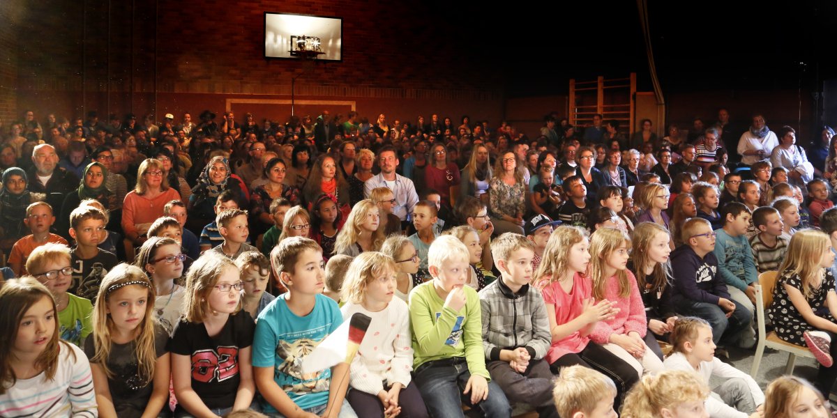 Die Schüler folgten Interessiert dem interkulturellen Programm