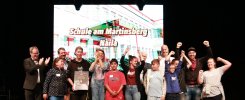Gruppenfoto der Erstplatzierten. Die Schule am Martinsberg Naila mit Regierungspräsident Florian Luderschmid und Bereichsleiter Schulen Stefan Kuen
